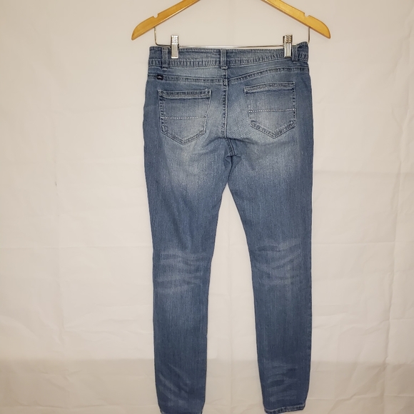 Distressed jeans - Picture 2 of 5